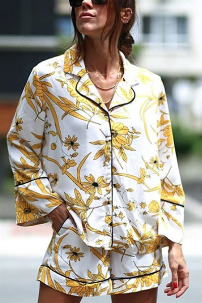 Sarı Çiçekli Şort Ceket Yaka Bluz Takım
