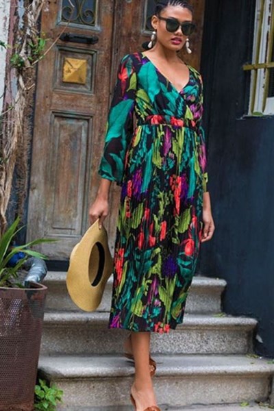 Eteği Pliseli Tropikal Desen Elbise