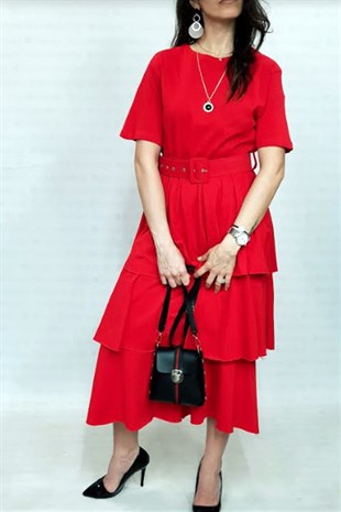 Eteği Katlı Penye Kemerli Kırmızı Elbise